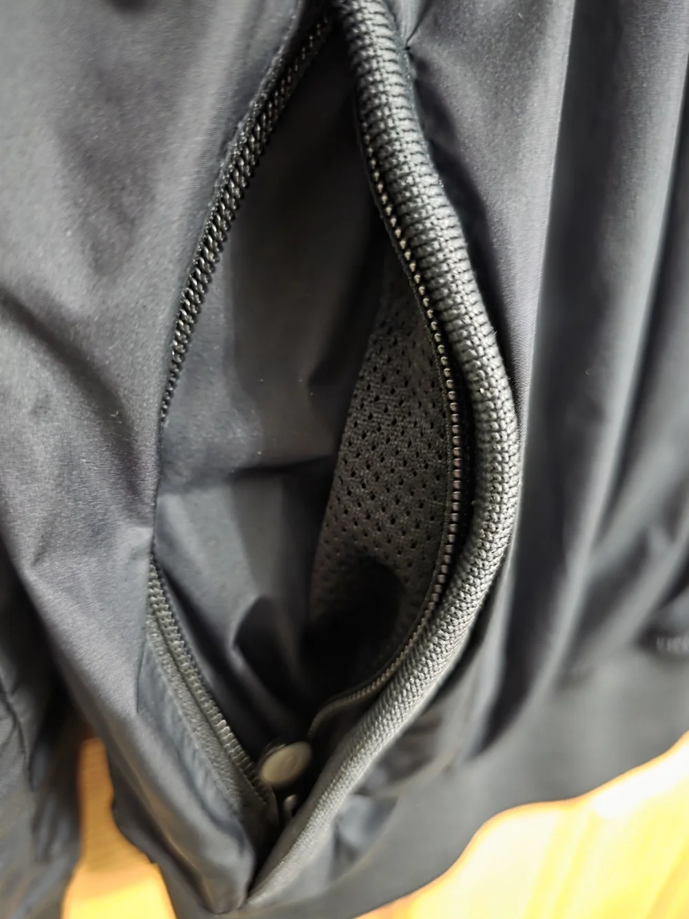 Cabela's Black V-Neck Pullover Windbreaker